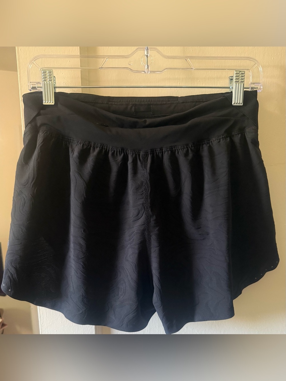 Lululemon HR Fast and Free black shorts! Size 6!